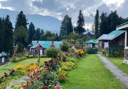 Amritsar–Srinagar–Gulmarg Scenic Trip