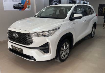 Innova Hycross Cabs
