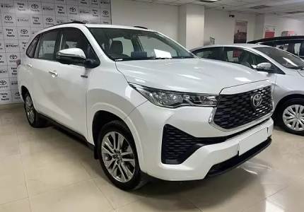 Innova Hycross Cabs