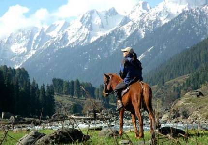 Amritsar–Srinagar–Gulmarg Scenic Trip
