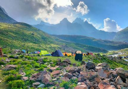 Srinagar – Vishansar & Gadsar Lakes Trek